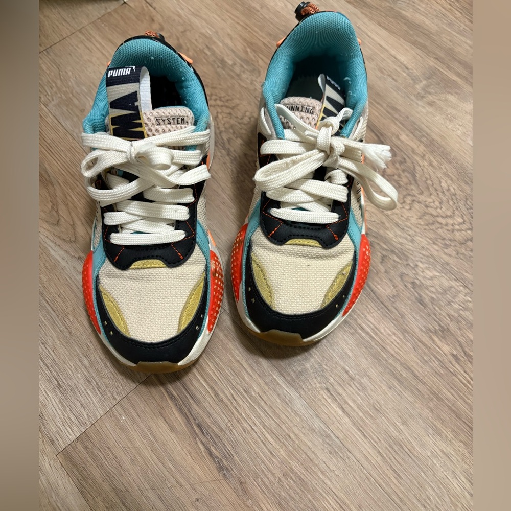 Girls Puma Sneakers